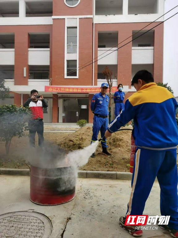 桃江县马迹塘镇安全教育进校园逃生演练促安全