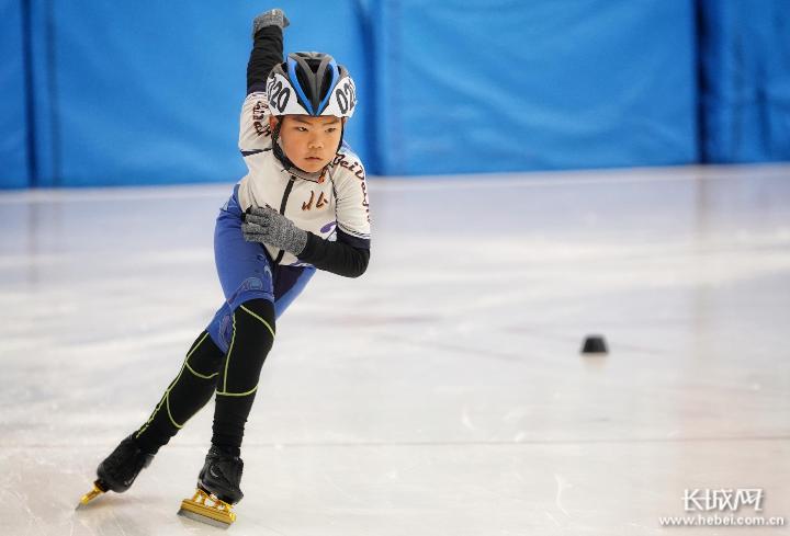 河北省冰雪联赛陆地冰壶赛落幕,河北冰雪联赛视频