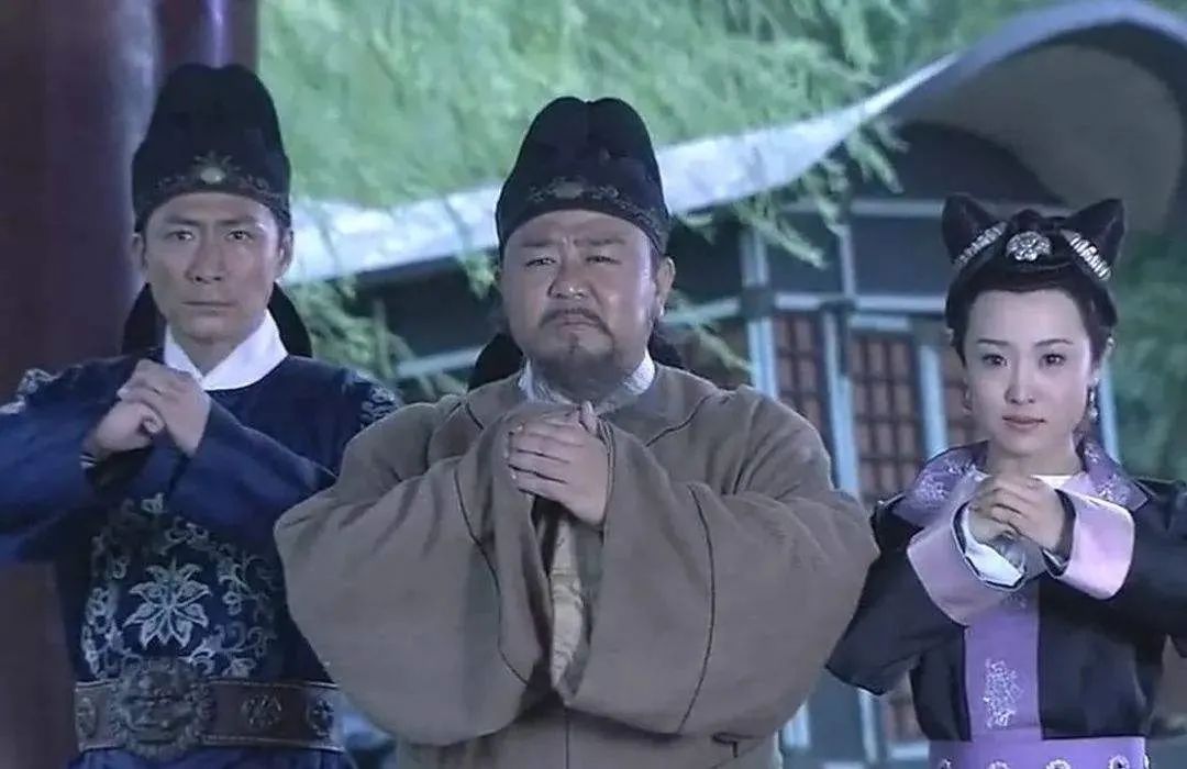 表面高大上背地里心酸,表面高大上实际一团糟