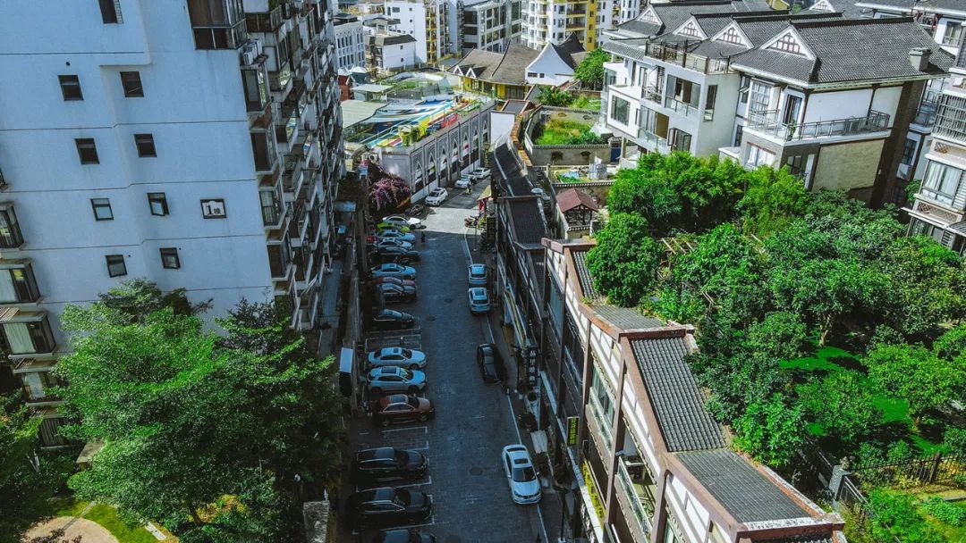 表面高大上背地里心酸,表面高大上实际一团糟