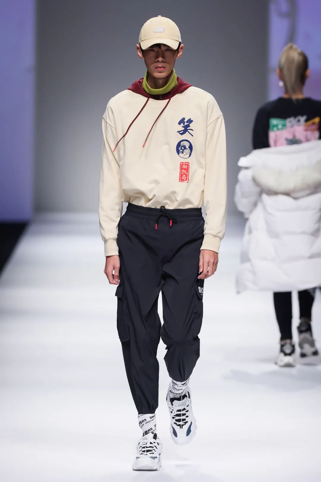 2023秋冬上海时装周秀场设计,2020春夏上海时装周展会分析