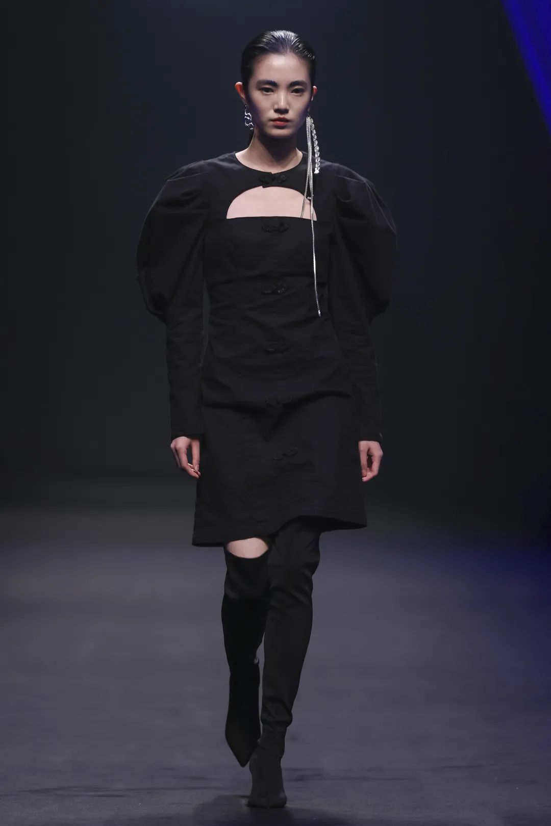 2023秋冬上海时装周秀场设计,2020春夏上海时装周展会分析
