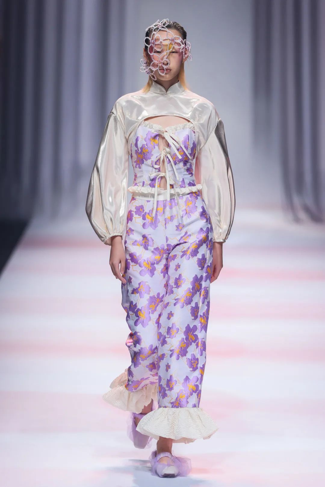 2023秋冬上海时装周秀场设计,2020春夏上海时装周展会分析