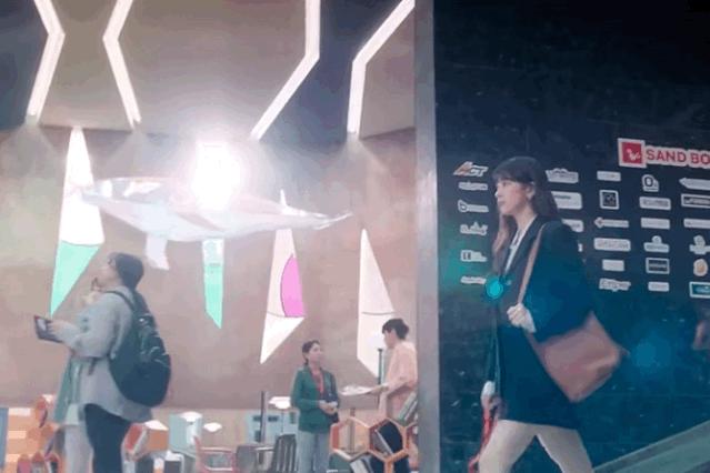 美女背爱马仕包,贫民窟女孩背的包