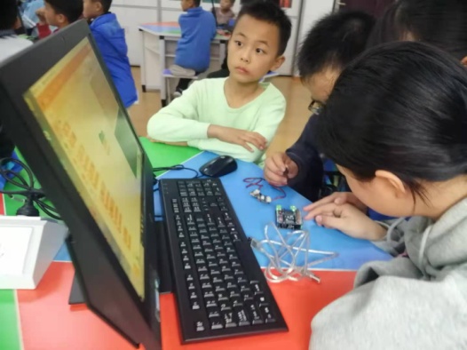 临泉县恒信光彩小学老师照片,临泉恒信光彩小学好不好