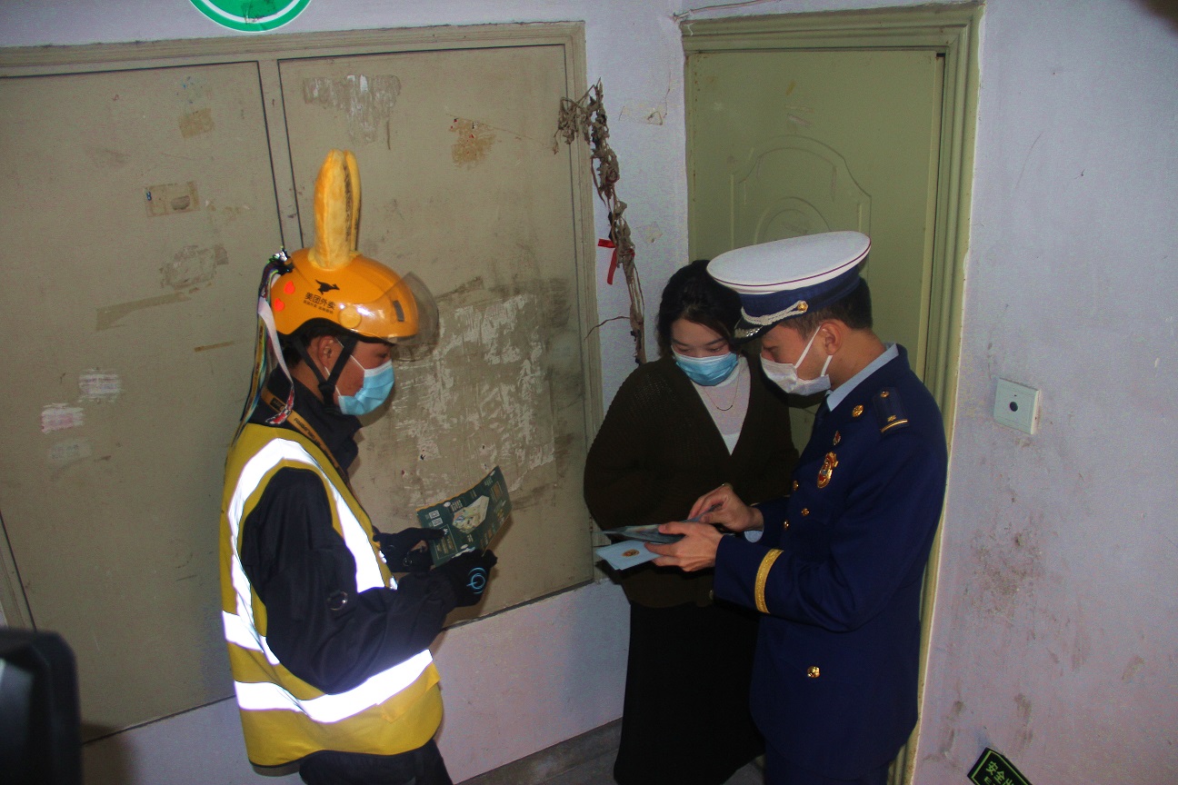 海丰外卖小哥兼职疫情防控宣传员,外卖小哥志愿者