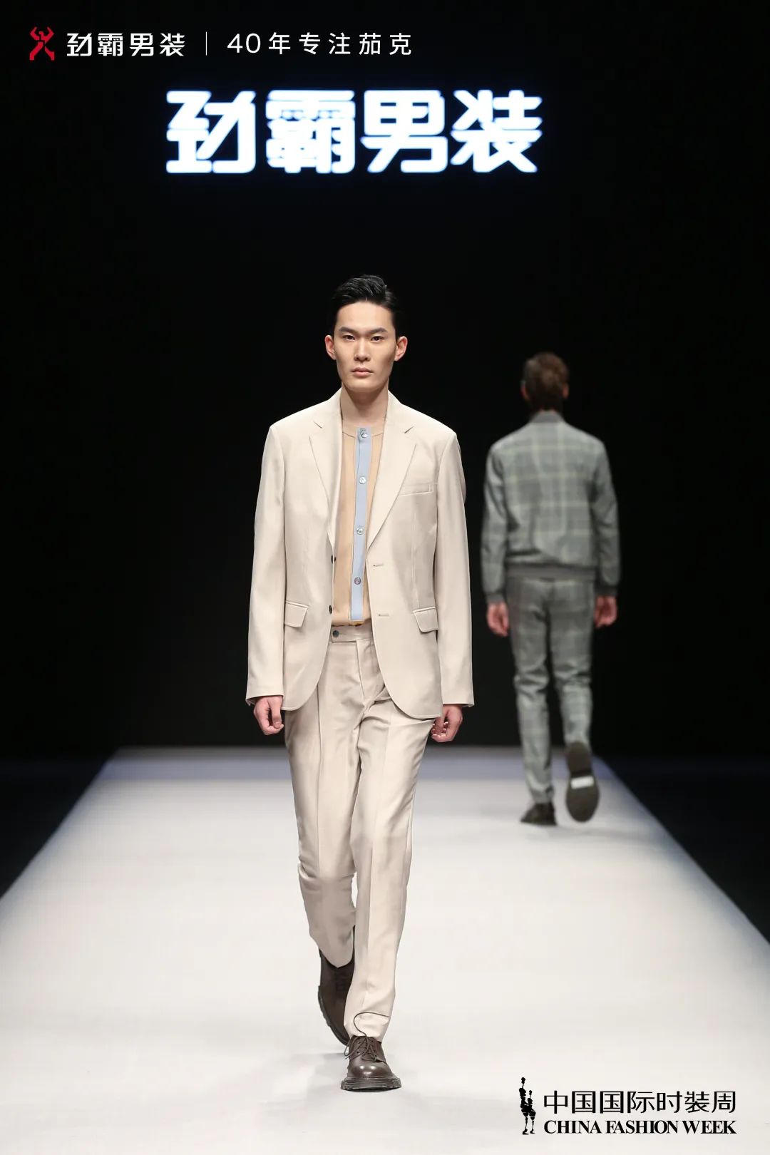 劲霸男装40周年：信仰飘扬，梦想延续