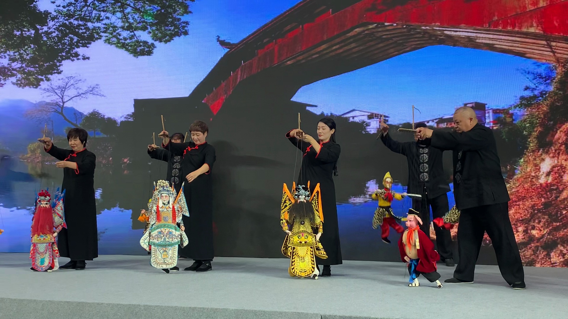 泰顺氡泉温泉度假村,泰顺玉龙山氡泉有什么好玩的