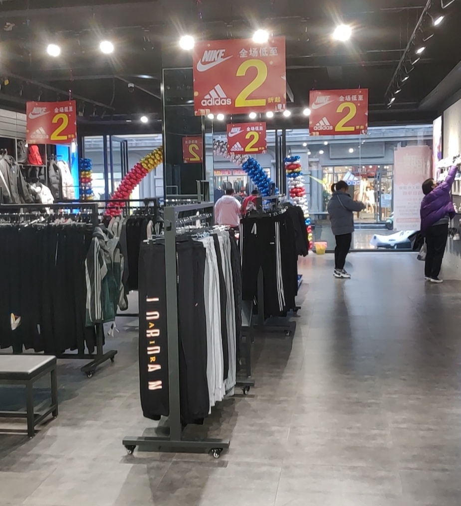 揭秘耐克adidas假货,nike阿迪实体折扣店会有假货吗