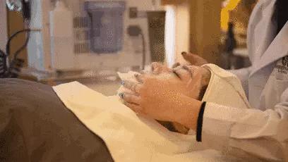 痘痘闭口挤出来的是什么,闭口痘痘挤出来白色物质