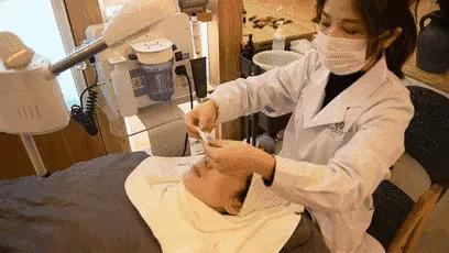 痘痘闭口挤出来的是什么,闭口痘痘挤出来白色物质