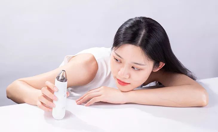 痘痘闭口挤出来的是什么,闭口痘痘挤出来白色物质