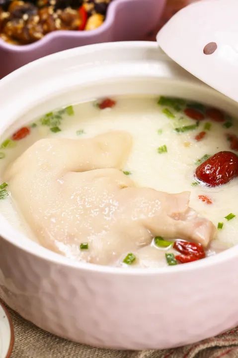 天山路街道生活日记——时尚天山|巴黎春天天山店7周年庆预告来啦~打工人必备的年度优惠