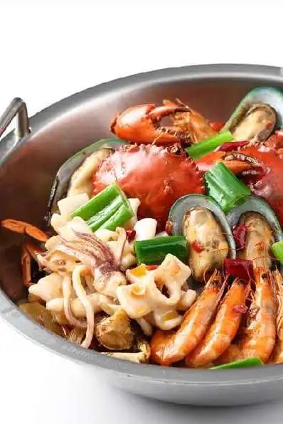 天山路街道生活日记——时尚天山|巴黎春天天山店7周年庆预告来啦~打工人必备的年度优惠