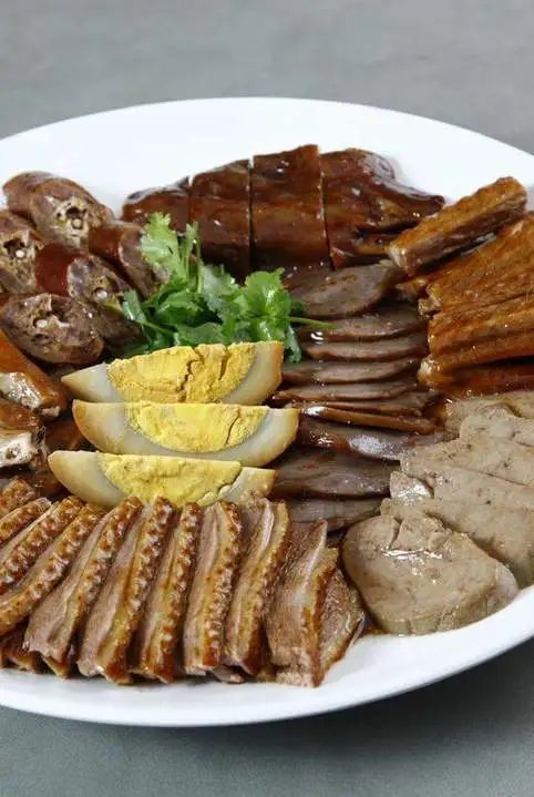 天山路街道生活日记——时尚天山|巴黎春天天山店7周年庆预告来啦~打工人必备的年度优惠