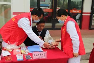 新时代文明实践志愿服务集市开集,新时代文明实践志愿服务授旗仪式