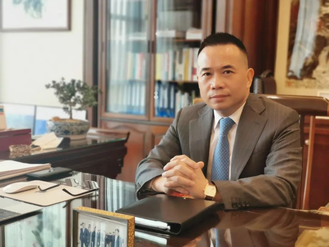 刚刚,他从北京捧回了大奖!