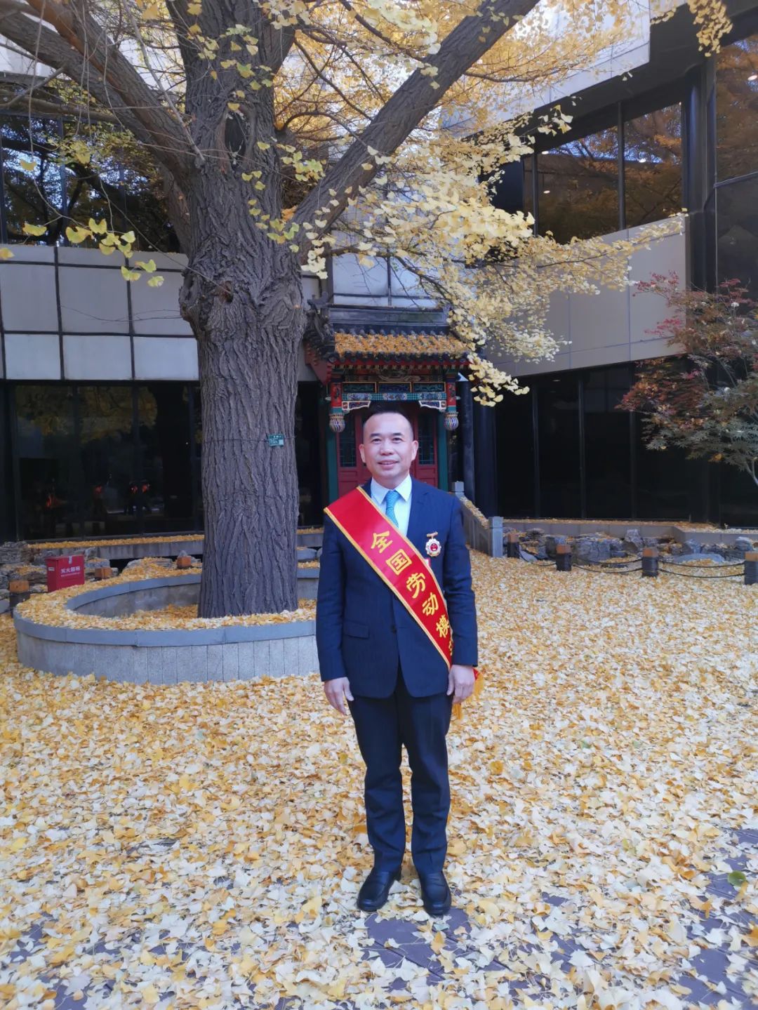 刚刚,他从北京捧回了大奖!