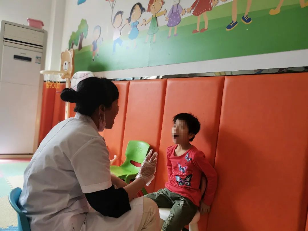 点亮孤残儿童的希望之光——记莆田市社会福利中心康复师朱燕萍