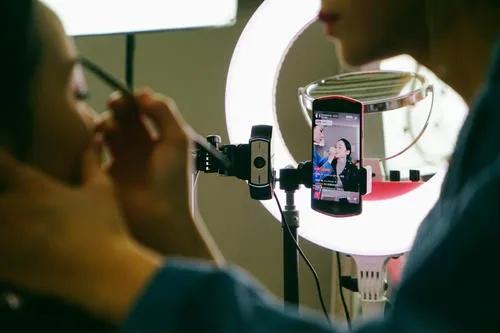 网络直播规范化政协提案,政协委员建议规范网络直播