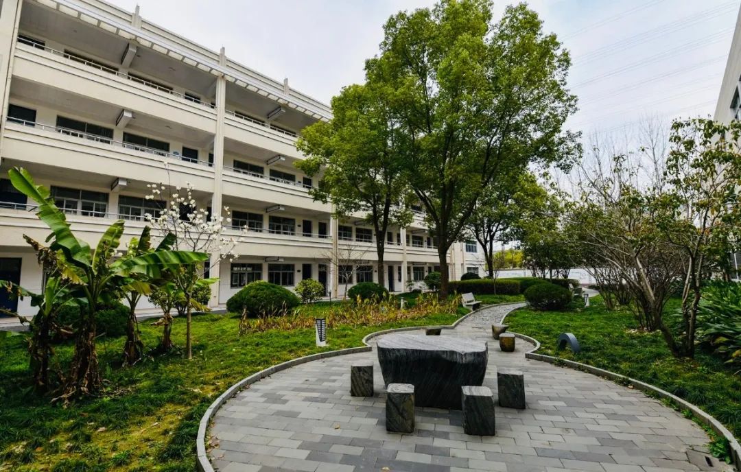 首届全国十佳文明校园,省级文明校园学校基本情况