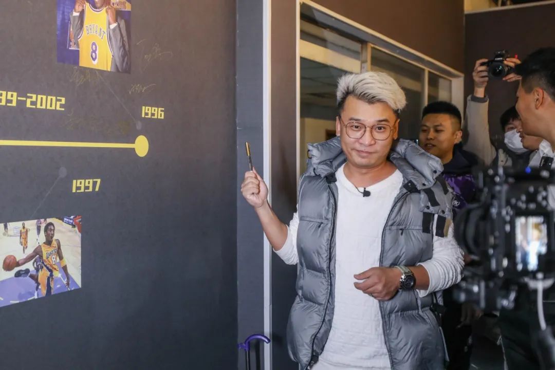 猴哥痞幼上车,猴哥痞幼走红毯