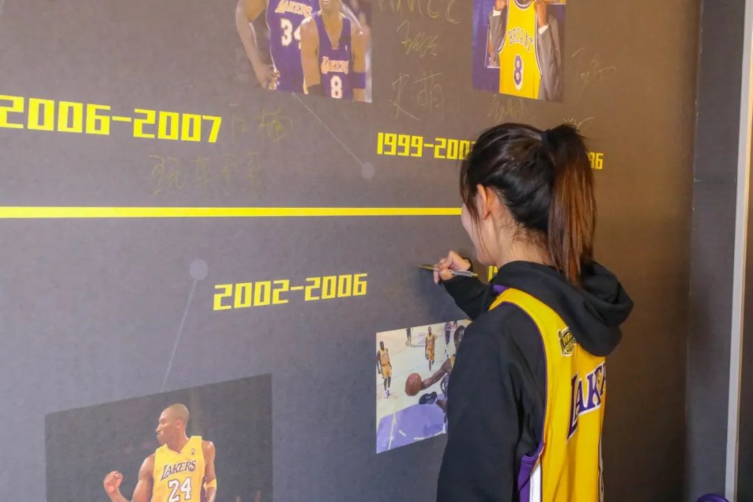 猴哥痞幼上车,猴哥痞幼走红毯