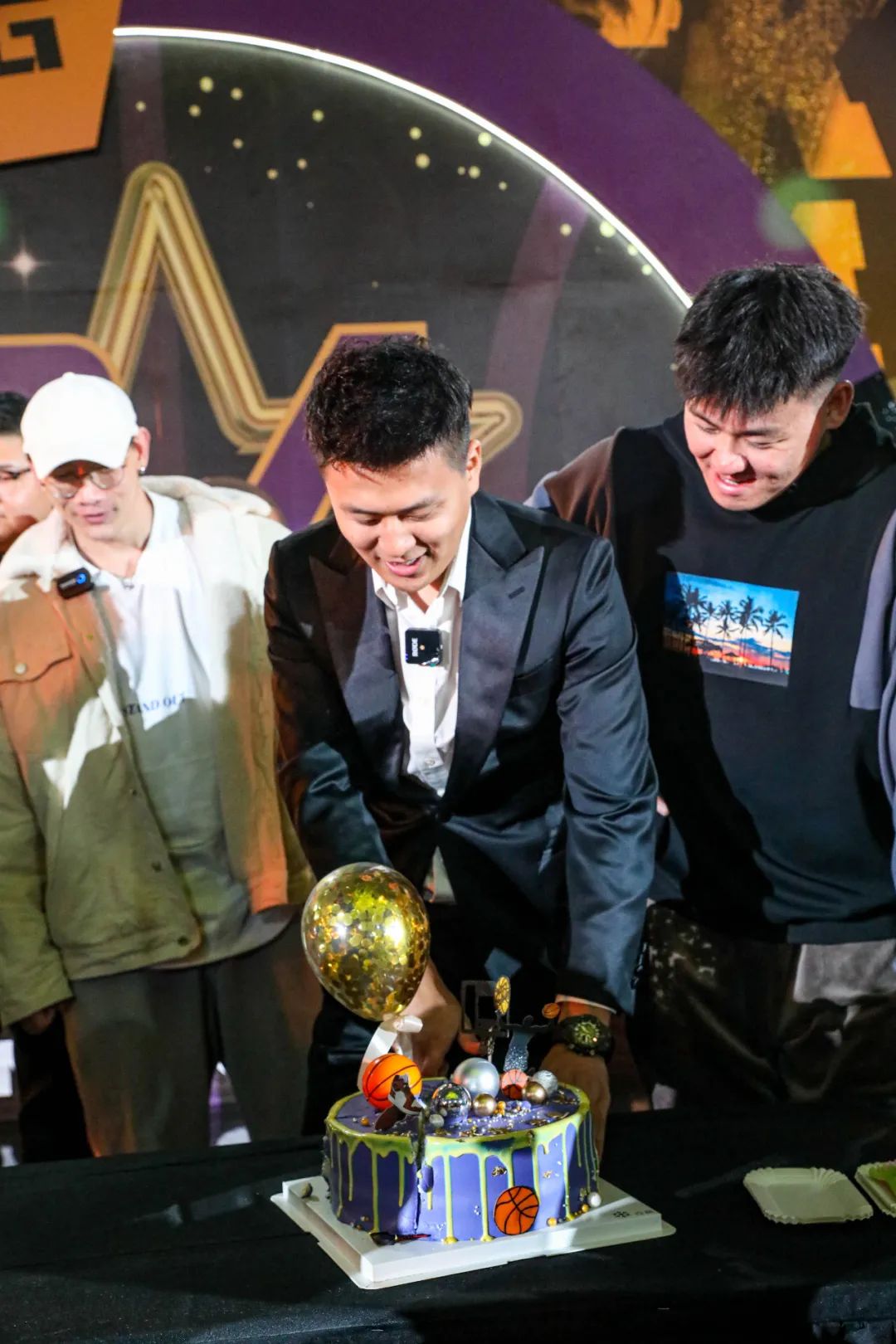 猴哥痞幼上车,猴哥痞幼走红毯