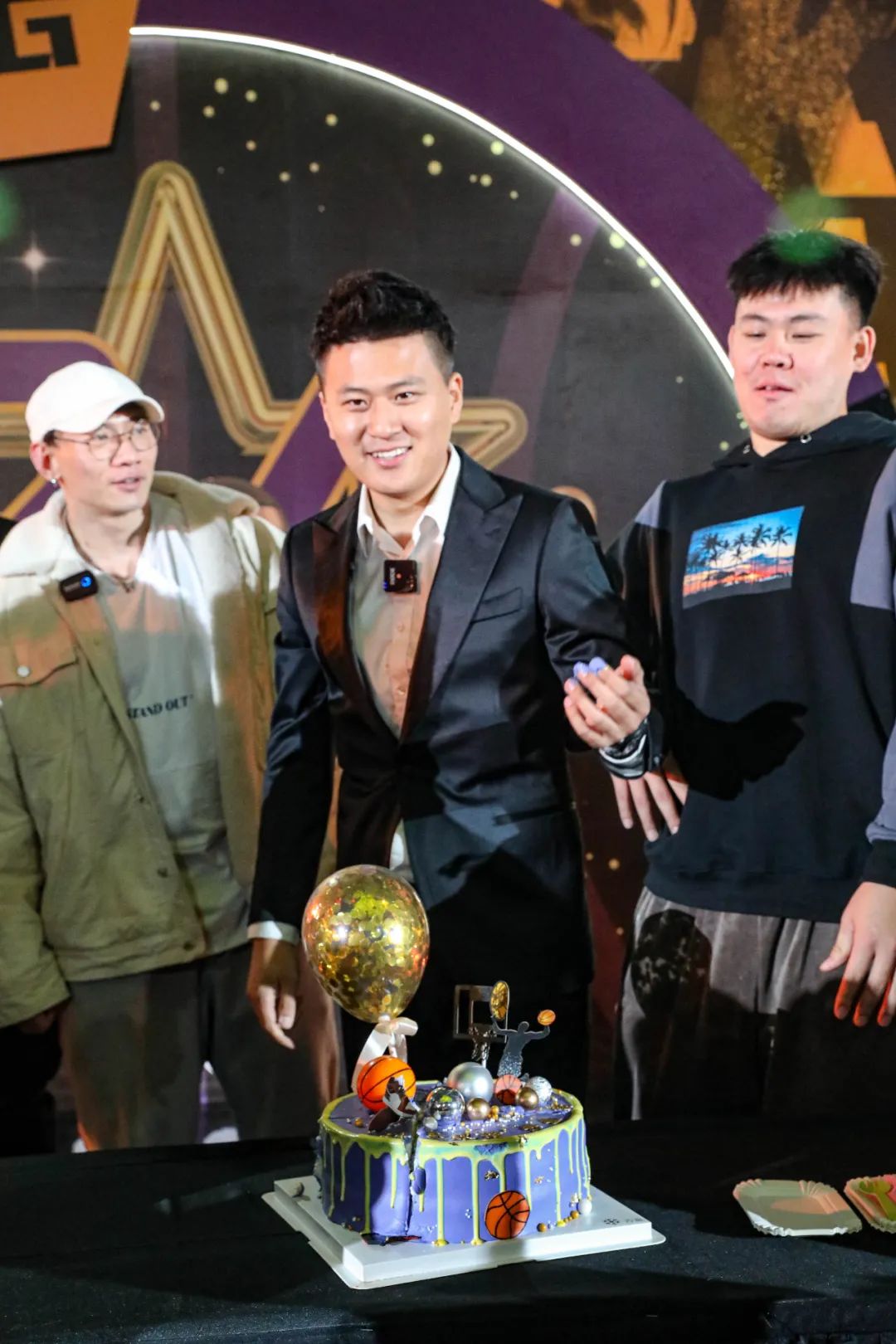 猴哥痞幼上车,猴哥痞幼走红毯