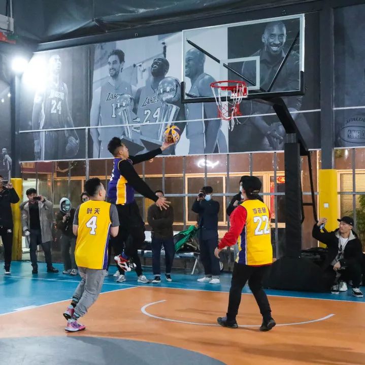 猴哥痞幼上车,猴哥痞幼走红毯