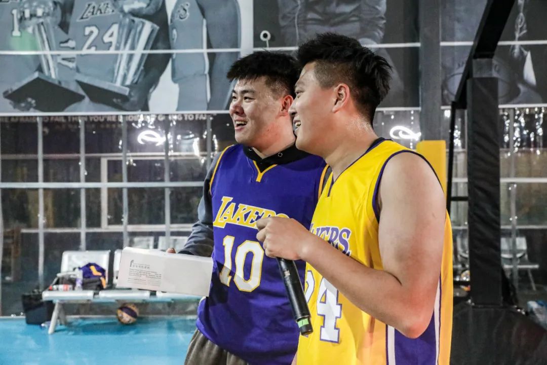 猴哥痞幼上车,猴哥痞幼走红毯