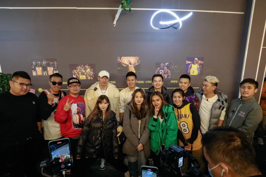 猴哥痞幼上车,猴哥痞幼走红毯