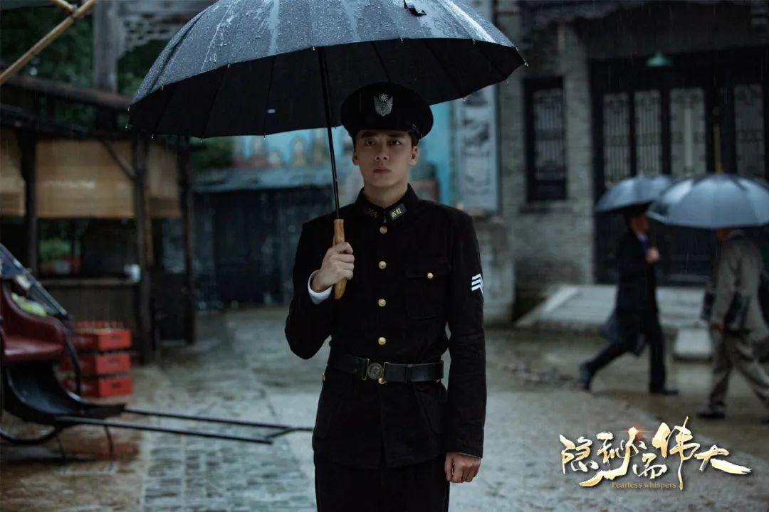 拉近年代剧与年轻人的距离感，《隐秘而伟大》祭出了“打工人”顾耀东