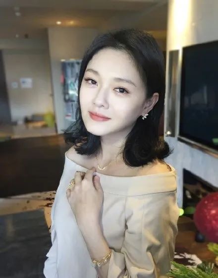 一件羽绒服，治好了我的“身材焦虑”