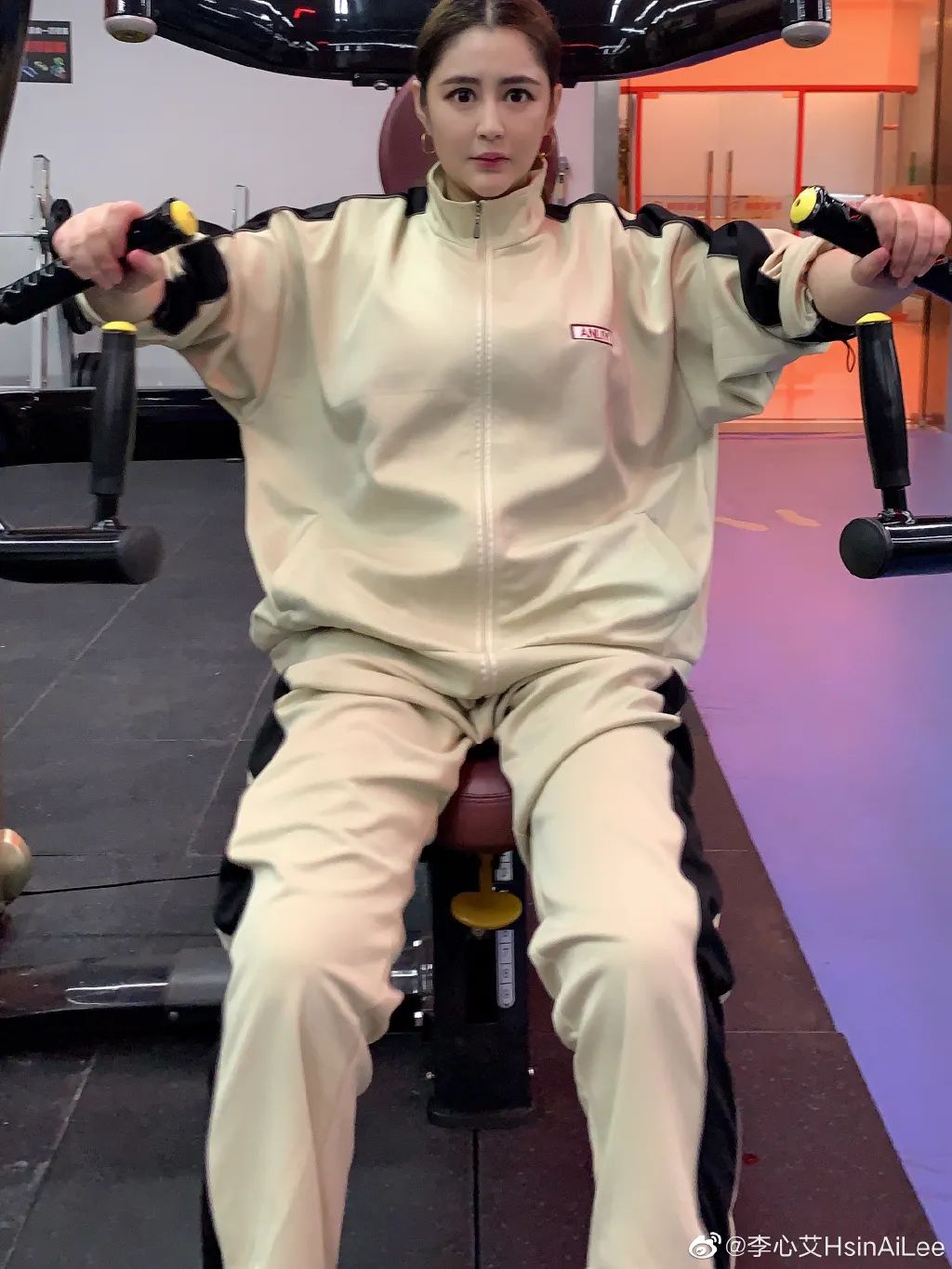 一件羽绒服，治好了我的“身材焦虑”