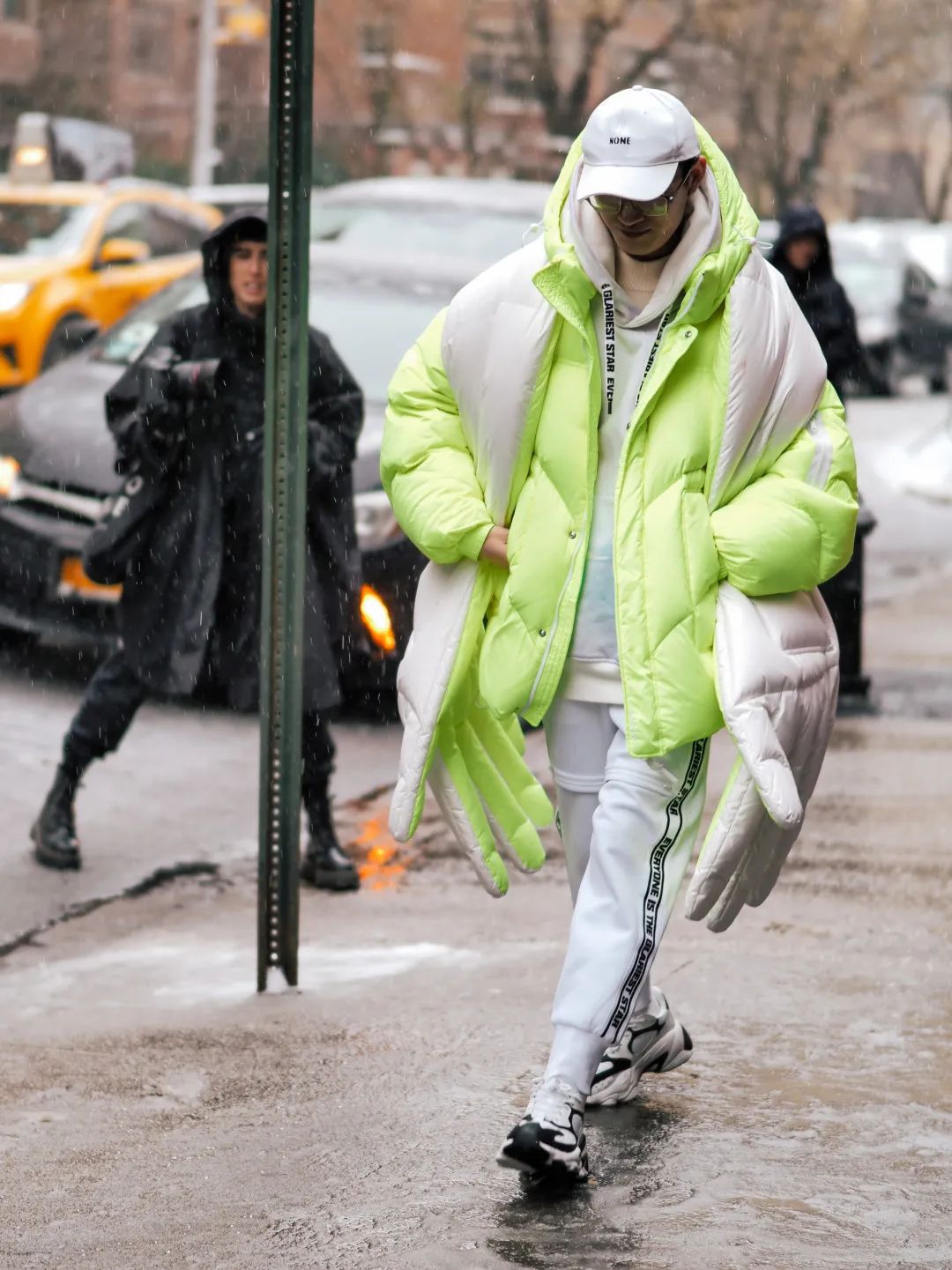 一件羽绒服，治好了我的“身材焦虑”