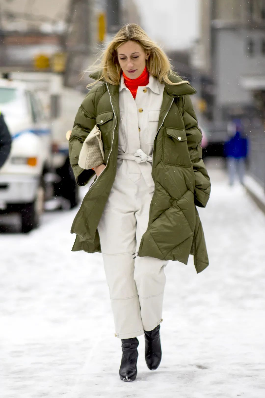 一件羽绒服，治好了我的“身材焦虑”