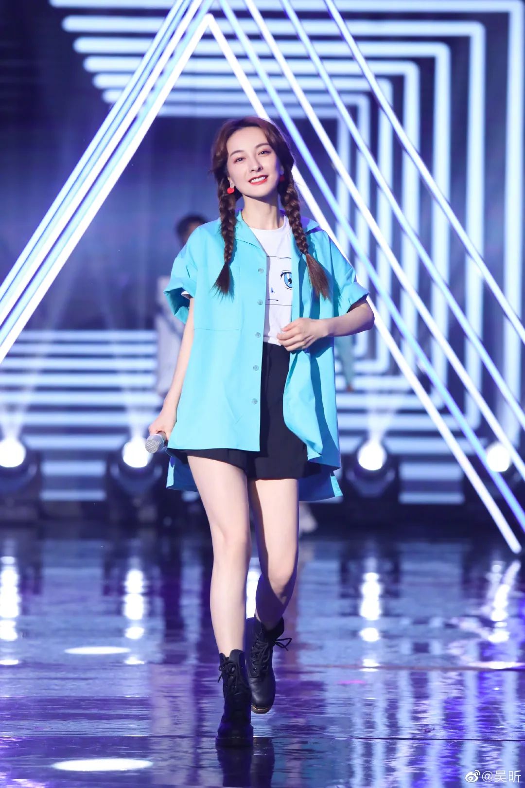 吴昕从小粗腿变女团,吴昕变了吗