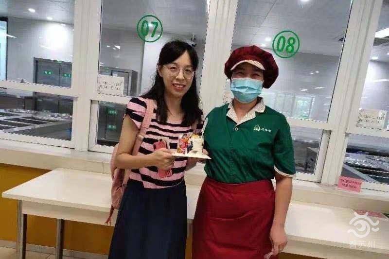 62张手写贺卡“私人订制”这位校园食堂阿姨太暖啦