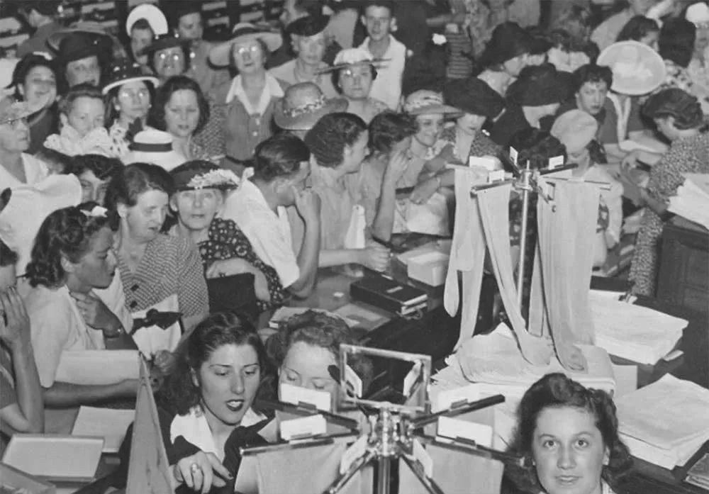 这件最贴身的单品,从八十年前一直抢手到今年冬天