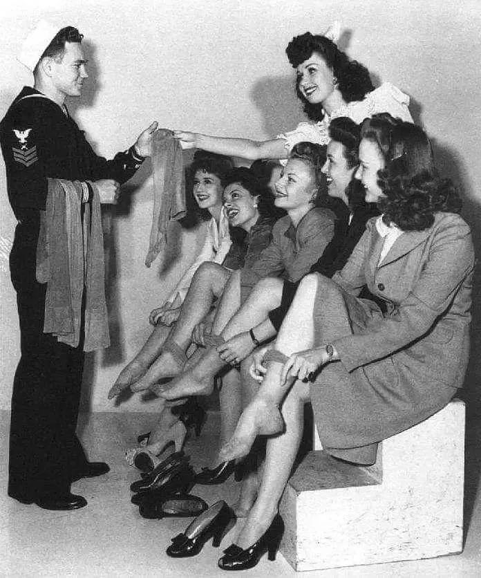 这件最贴身的单品,从八十年前一直抢手到今年冬天