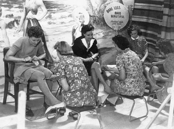 这件最贴身的单品,从八十年前一直抢手到今年冬天