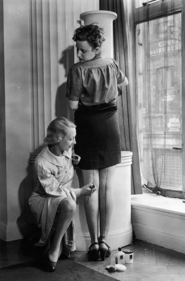 这件最贴身的单品,从八十年前一直抢手到今年冬天