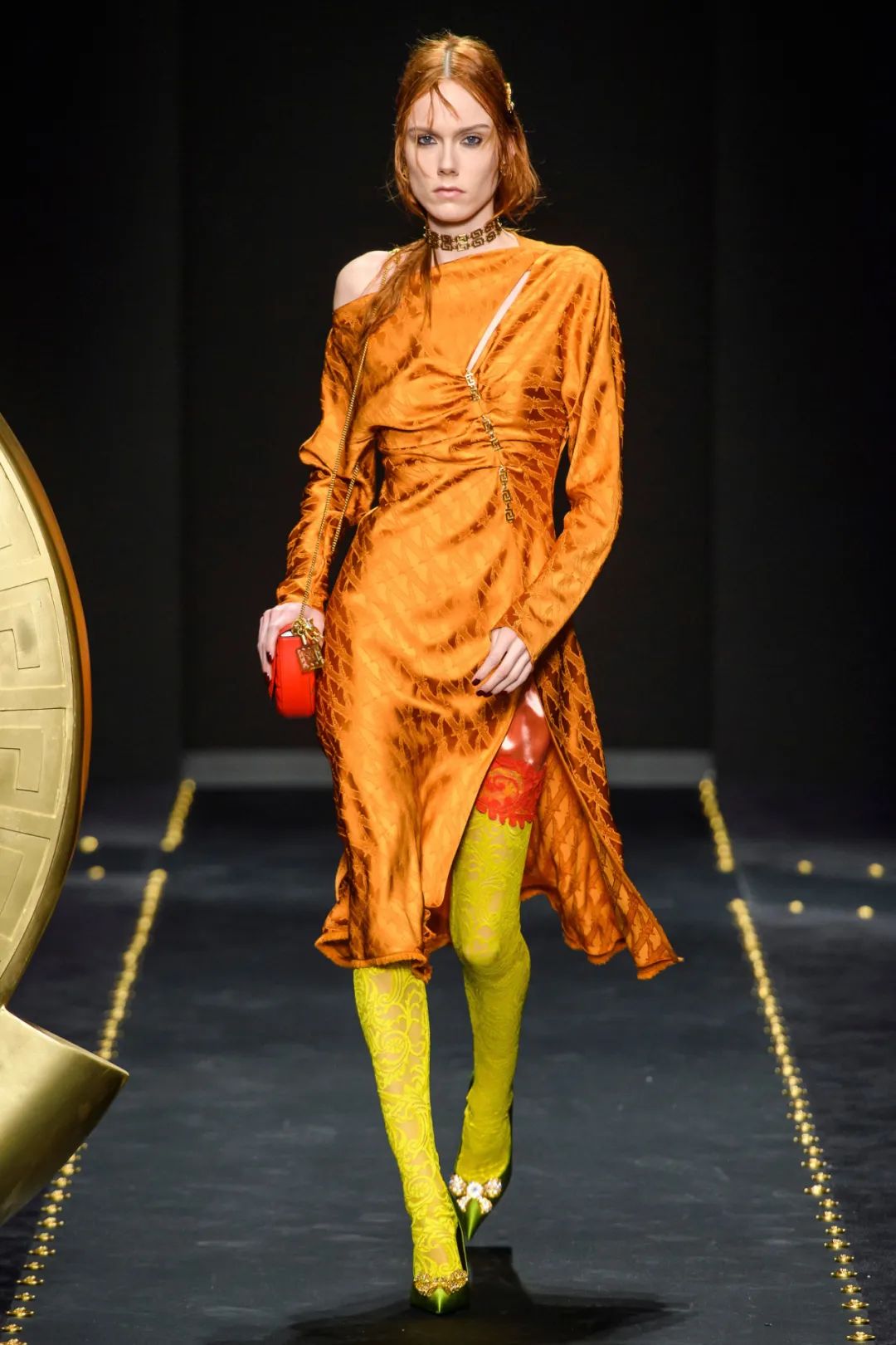 这件最贴身的单品,从八十年前一直抢手到今年冬天