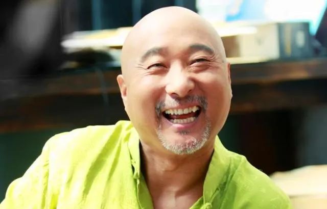 令人一笑解千愁的，是这个光头