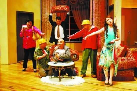 令人一笑解千愁的，是这个光头