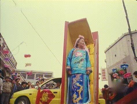 令人一笑解千愁的，是这个光头