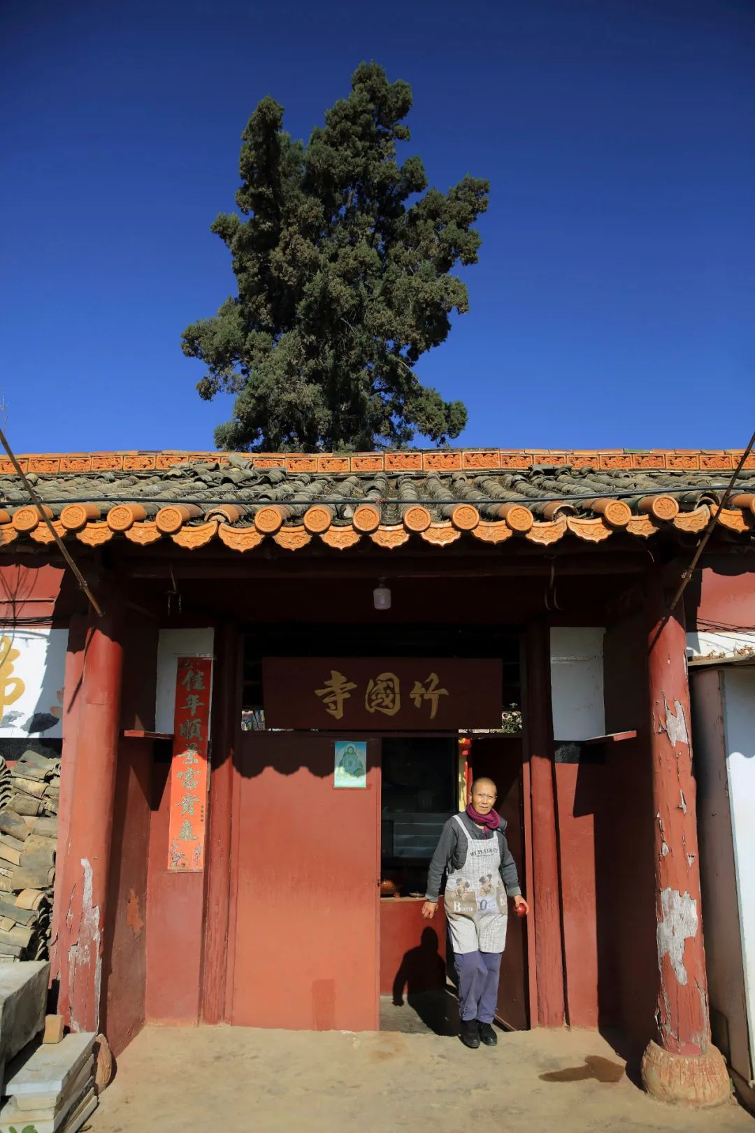 儿子向父亲挥拳的故事,孩子向父亲挥拳