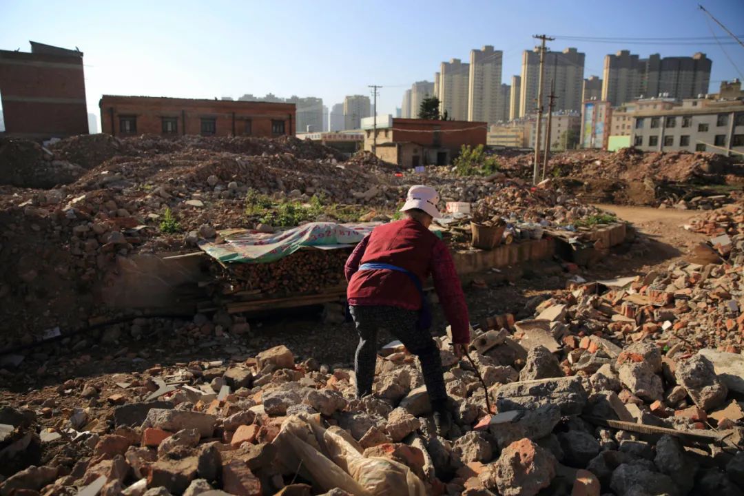 儿子向父亲挥拳的故事,孩子向父亲挥拳