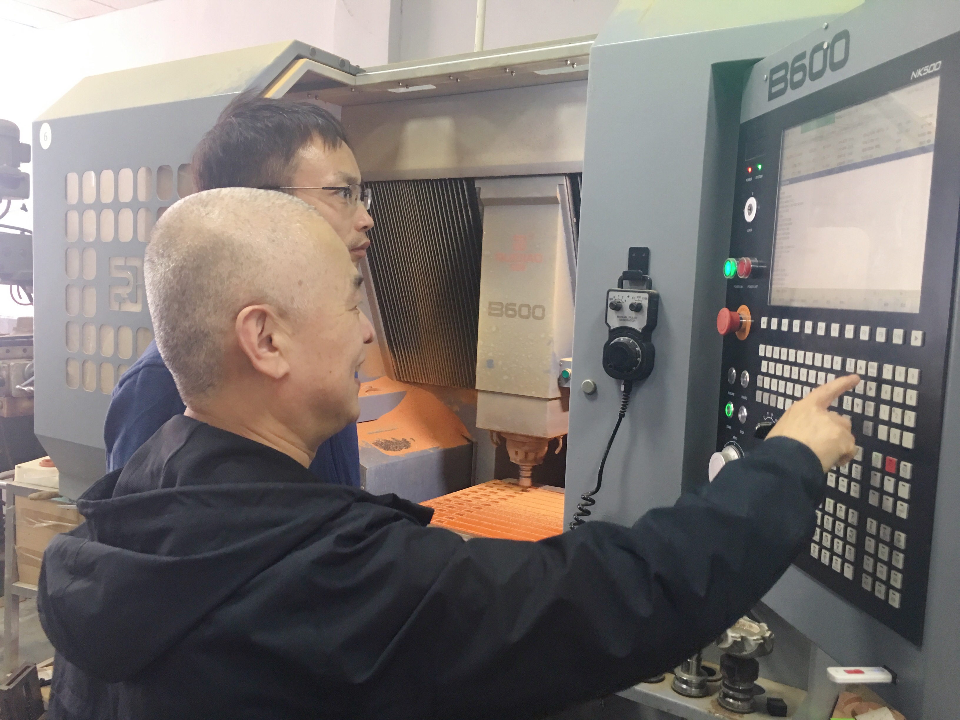 嘉兴这位劳模技术高超,产品受飞利浦、欧司朗等国际品牌青睐